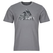 T-shirt Korte Mouw adidas Camo Badge of Sport Graphic T-Shirt