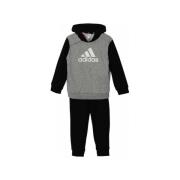 Kostuum adidas iv7388