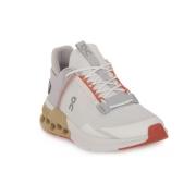 Sneakers On CLOUDNOVA GLUX