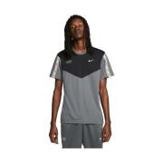 T-shirt Korte Mouw Nike T-shirt Sportswear Repeat gris foncé