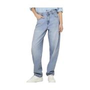 Straight Jeans Only -