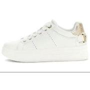 Lage Sneakers Guess FLPWES ELE12 WESLI-WHIGO