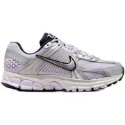 Lage Sneakers Nike W ZOOM VOMERO 5 white