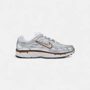 Lage Sneakers Nike P-6000 White Light British Tan (Women's)