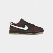Lage Sneakers Nike Dunk Low Next Nature Burgundy Crush Black (Women's)