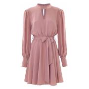 Romantische stijl korte jurk met gedrapeerde mouwen Kocca , Pink , Dam...