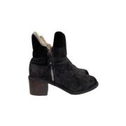 Pre-owned Suede boots Chanel Vintage , Brown , Dames