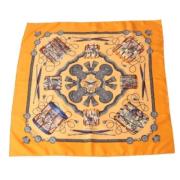 Pre-owned Silk scarves Hermès Vintage , Orange , Dames