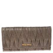 Pre-owned Leather wallets Miu Miu Pre-owned , Green , Dames