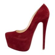 Pre-owned Suede heels Christian Louboutin Pre-owned , Red , Dames