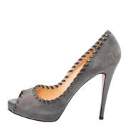 Pre-owned Suede heels Christian Louboutin Pre-owned , Gray , Dames