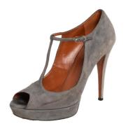 Pre-owned Suede sandals Gucci Vintage , Gray , Dames