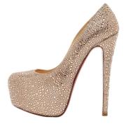 Pre-owned Suede heels Christian Louboutin Pre-owned , Pink , Dames