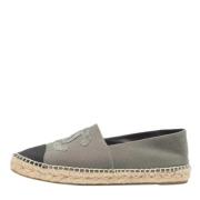 Pre-owned Canvas flats Chanel Vintage , Gray , Dames