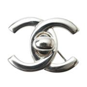 Pre-owned Metal brooches Chanel Vintage , Gray , Dames