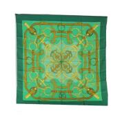 Pre-owned Silk scarves Hermès Vintage , Green , Dames