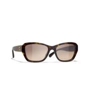 Iconische zonnebril met bruine gradientlenzen Chanel , Brown , Dames
