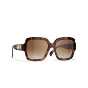 Iconische Zonnebril - Speciale Aanbieding Chanel , Brown , Dames