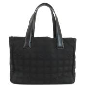 Pre-owned Nylon shoulder-bags Chanel Vintage , Black , Dames