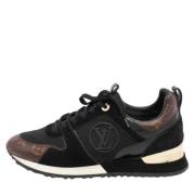 Pre-owned Coated canvas sneakers Louis Vuitton Vintage , Black , Dames