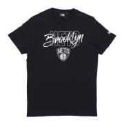 Brooklyn Nets Script Tee Zwart/Wit New Era , Black , Heren