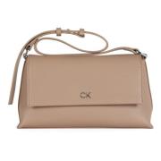 Gehamerde schoudertas met logoplaat Calvin Klein , Beige , Dames