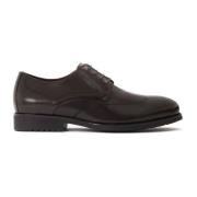 Bruine derby schoenen voor heren met een elegant geperforeerd patroon ...