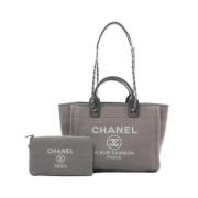 Pre-owned Leather totes Chanel Vintage , Gray , Dames