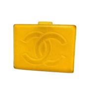 Pre-owned Leather wallets Chanel Vintage , Yellow , Dames