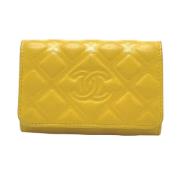 Pre-owned Leather key-holders Chanel Vintage , Yellow , Dames