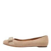 Pre-owned Suede flats Salvatore Ferragamo Pre-owned , Beige , Dames