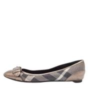 Pre-owned Canvas flats Burberry Vintage , Gray , Dames