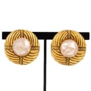 Pre-owned Metal earrings Chanel Vintage , Yellow , Dames