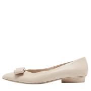 Pre-owned Leather flats Salvatore Ferragamo Pre-owned , Beige , Dames