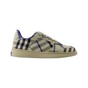 Pre-owned Fabric sneakers Burberry Vintage , Green , Dames