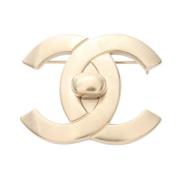 Pre-owned Metal brooches Chanel Vintage , Yellow , Dames