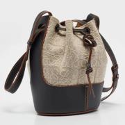 Pre-owned Canvas shoulder-bags Loewe Pre-owned , Beige , Dames