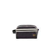 Zwarte Polyester Beauty Case met Mat Zwart Metalen Details Fred Perry ...