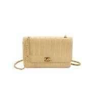 Pre-owned Leather chanel-bags Chanel Vintage , Beige , Dames