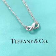 Pre-owned Metal necklaces Tiffany & Co. Pre-owned , Gray , Dames