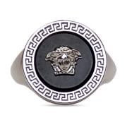 Verhoog je stijl met deze metalen ring Versace , Black , Heren