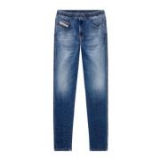 Slim Fit JoggJeans® met Opvallende Wassing en Geborduurd Logo Diesel ,...