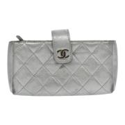 Pre-owned Leather clutches Chanel Vintage , Gray , Dames