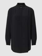 Overhemdblouse in zwart met blinde knoopsluiting, model 'Benika'