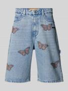Korte jeans met siersteentjes en labelstitching