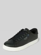 Sneakers met vetersluiting en labeldetail