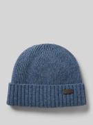 'Beanie met labelbadge