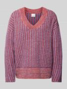 Gebreide pullover met afgeronde V-hals, model 'NOVO'