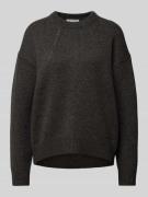 Gebreide pullover met extra brede schouders, model 'LIKHA'