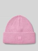 'Beanie met labelbadge